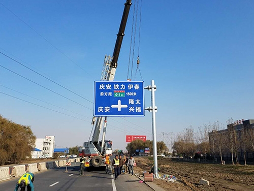 汉中汉中道路护栏网网片该如何进行正确的选购呢？